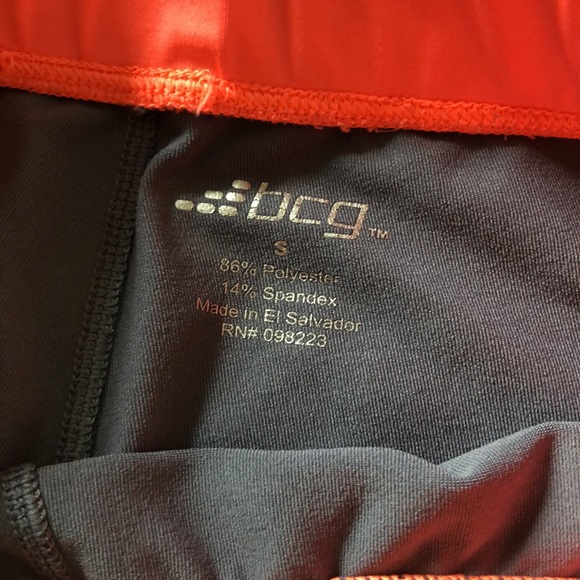 DONATED NWOT Capri Athletic Leggings - Picture 3 of 4